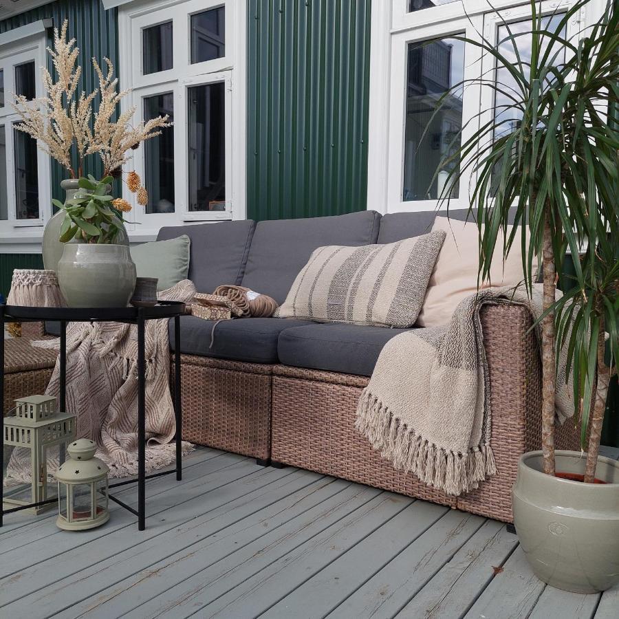 Old Charm Apartment - Keflavik Downtown Bagian luar foto