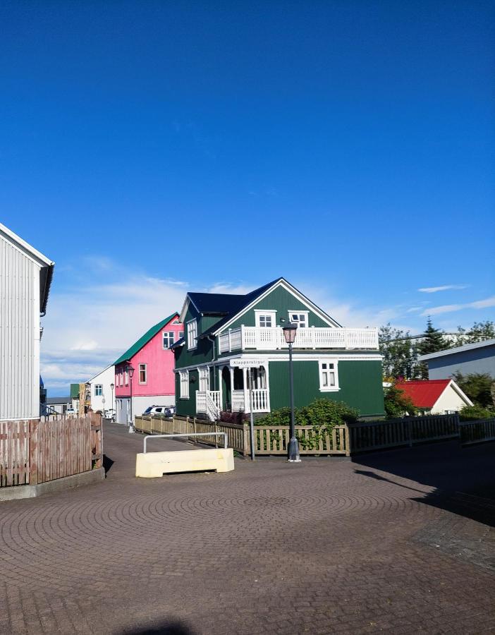 Old Charm Apartment - Keflavik Downtown Bagian luar foto