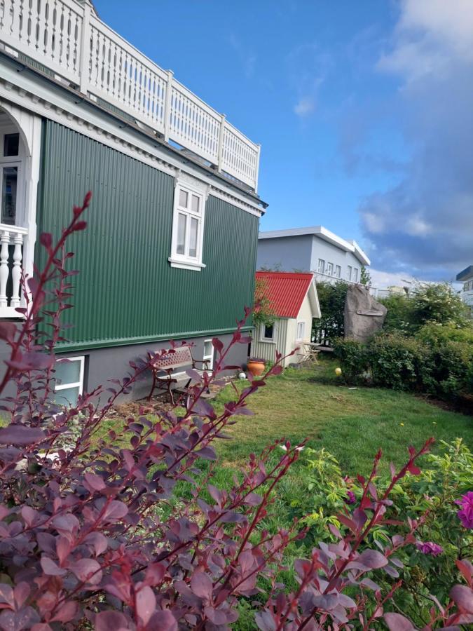 Old Charm Apartment - Keflavik Downtown Bagian luar foto