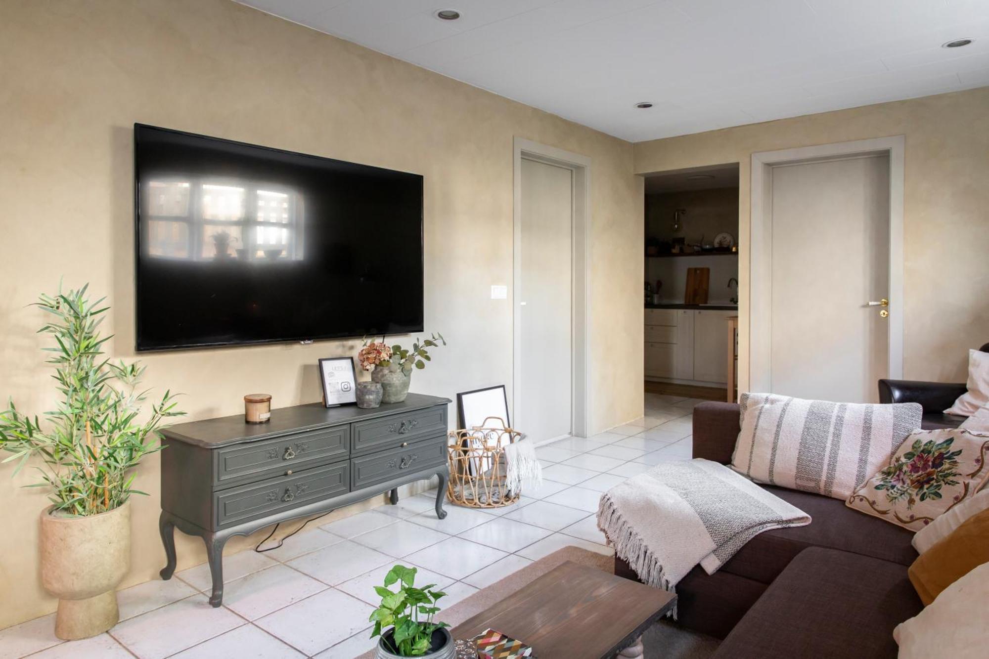 Old Charm Apartment - Keflavik Downtown Bagian luar foto