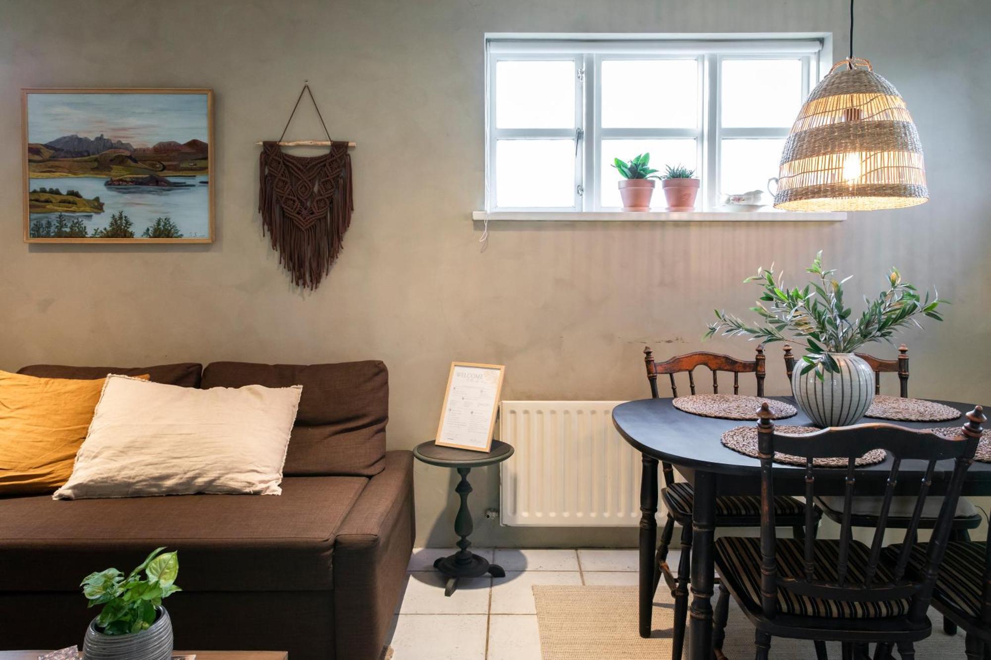 Old Charm Apartment - Keflavik Downtown Bagian luar foto